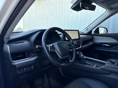Used 2024 Toyota Grand Highlander Limited image 17