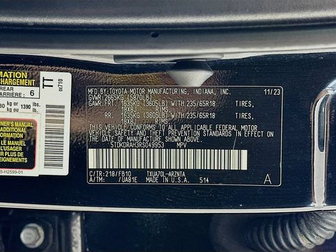 Used 2024 Toyota Highlander LE FWD image 32