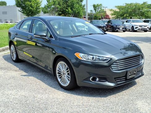 Used 2016 Ford Fusion SE w/ Equipment Group 202A FWD image 3