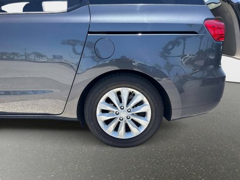 Used 2016 Kia Sedona EX FWD image 10
