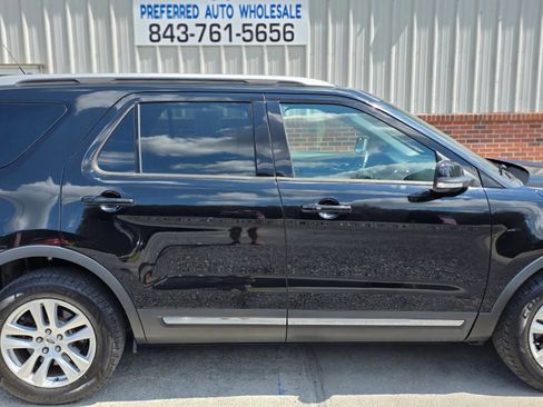 Used 2018 Ford Explorer XLT w/ Equipment Group 202A AWD/4WD image 4