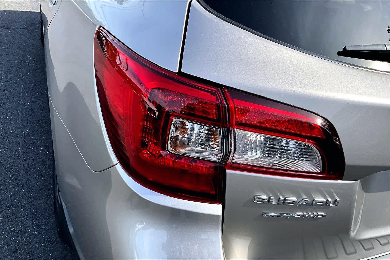 Used 2016 Subaru Outback 2.5i Limited AWD/4WD image 23