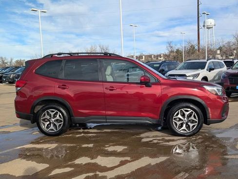 Used 2021 Subaru Forester Premium image 2