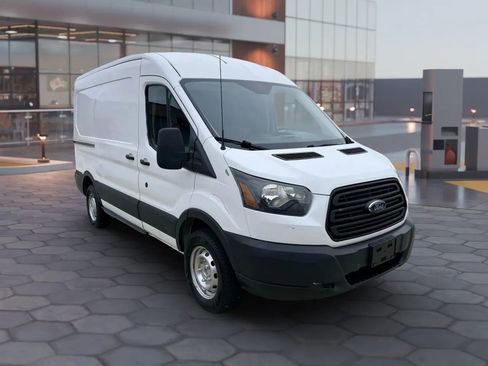 Used 2015 Ford Transit 250 130 Medium Roof RWD image 3