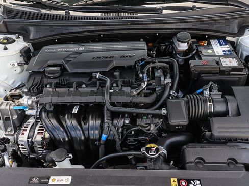 Used 2025 Hyundai Elantra Limited FWD image 35