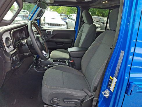 Used 2024 Jeep Wrangler Unlimited Sahara AWD/4WD image 12