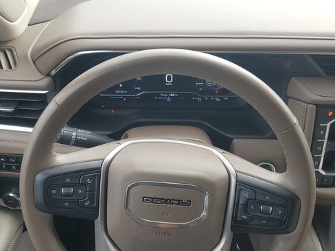 Used 2023 GMC Yukon XL Denali image 24