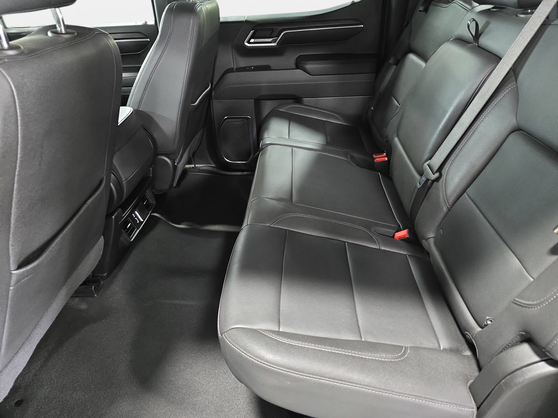 Used 2024 GMC Sierra 1500 SLT AWD/4WD image 14