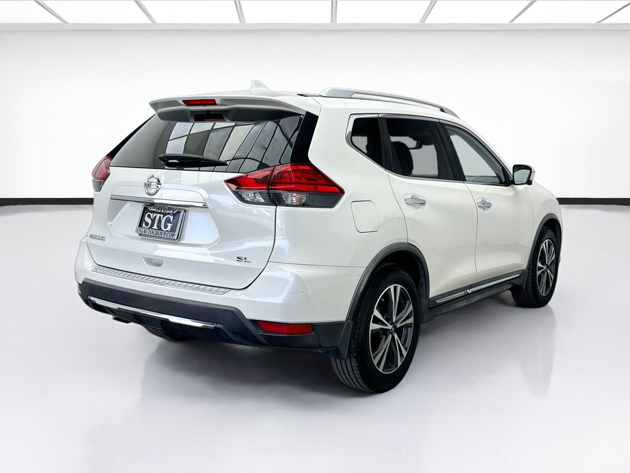 Used 2017 Nissan Rogue SL w/ SL Premium Package FWD image 4
