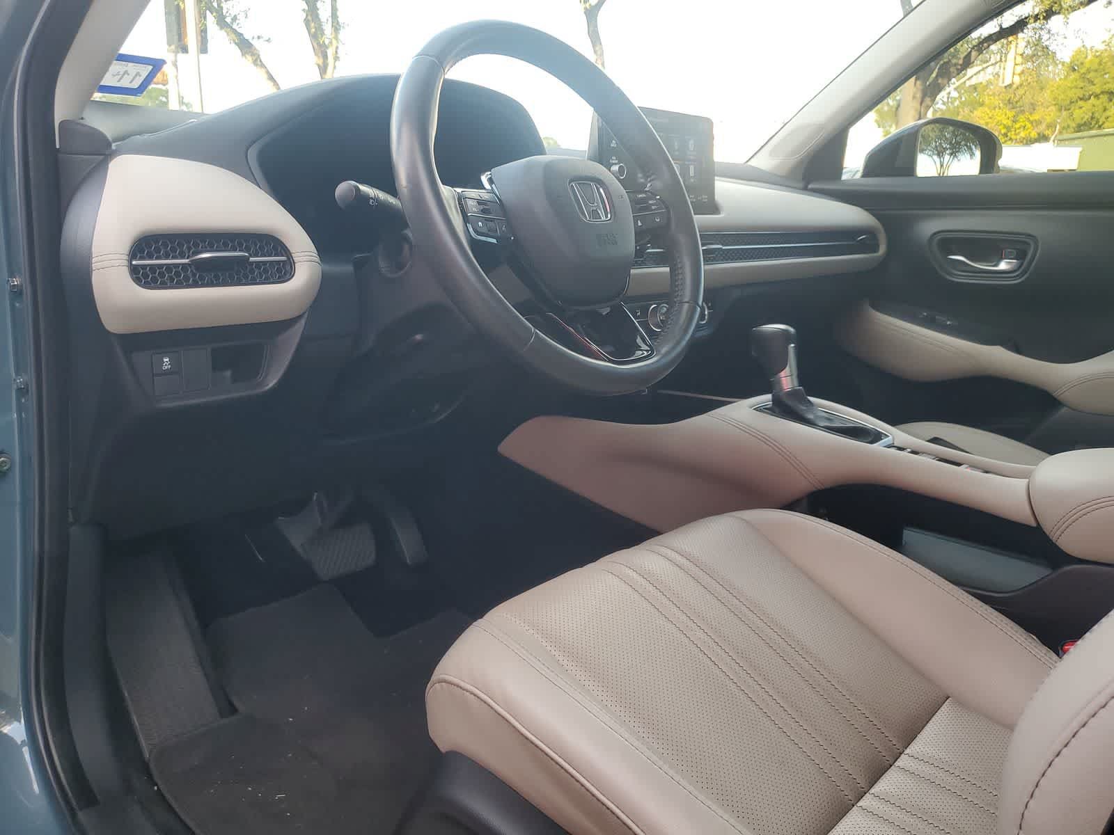 Used 2024 Honda HR-V EX-L image 2