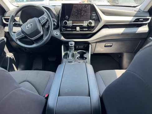 Used 2023 Toyota Highlander LE AWD/4WD image 8