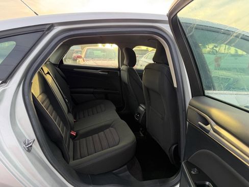 Used 2017 Ford Fusion SE FWD image 21