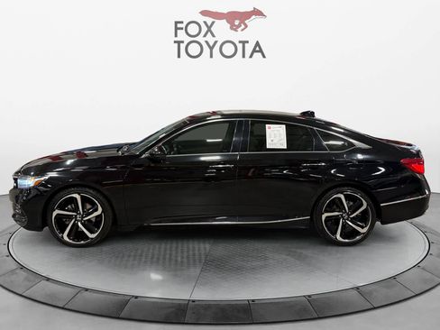 Used 2018 Honda Accord Touring image 3
