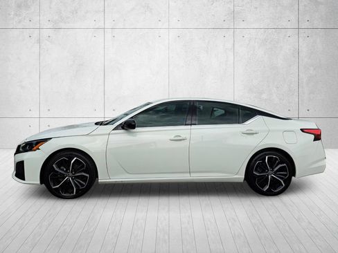 Used 2024 Nissan Altima 2.5 SR FWD image 7