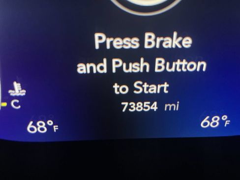 Used 2023 Chrysler Pacifica Touring-L FWD image 6