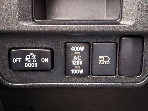 Used 2018 Toyota Tacoma TRD Off-Road AWD/4WD image 25