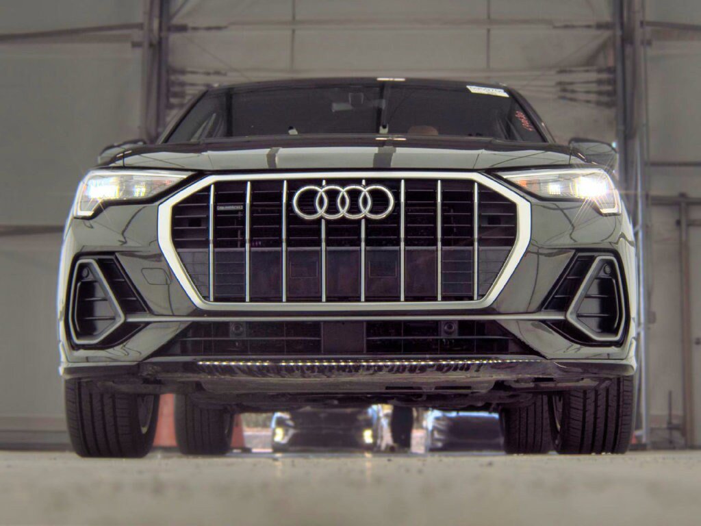 Used 2020 Audi Q3 2.0T Premium w/ Convenience Package AWD/4WD image 8