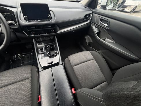 Used 2025 Nissan Rogue SV image 37