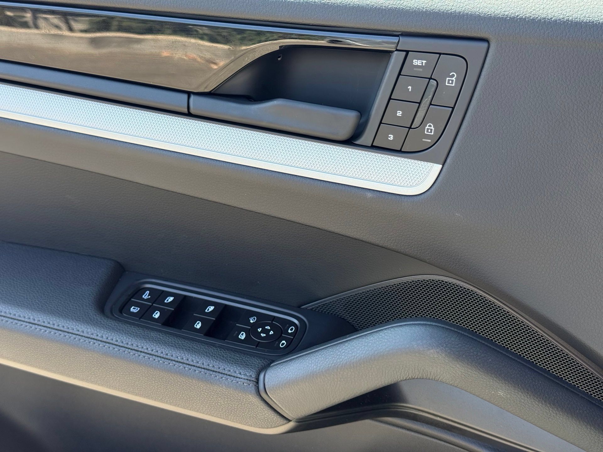 Certified 2026 Porsche Cayenne E-Hybrid AWD/4WD image 27