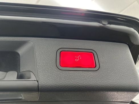 Used 2010 Mercedes-Benz GLK 350 4MATIC image 19