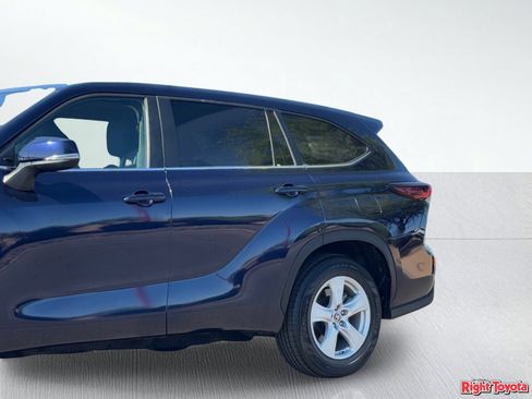 Used 2025 Toyota Highlander LE image 9