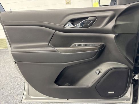 Used 2019 GMC Acadia SLT AWD/4WD image 18