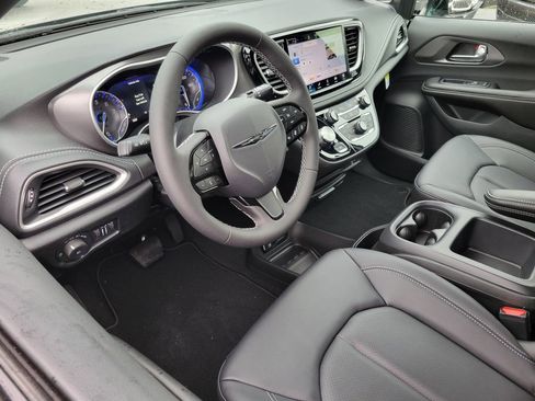 New 2026 Chrysler Pacifica Select w/ S Appearance Package image 3