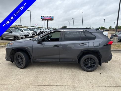 Used 2021 Toyota RAV4 LE FWD image 3