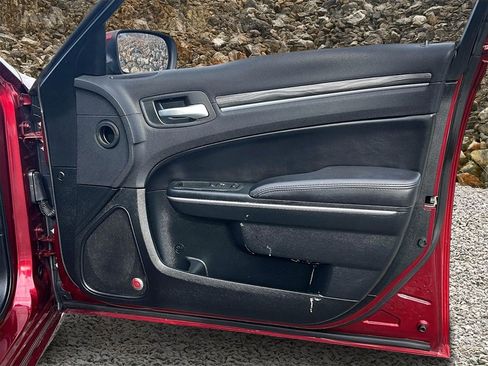 Used 2018 Chrysler 300 Touring L image 20