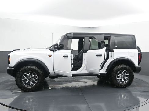 New 2025 Ford Bronco Badlands image 59