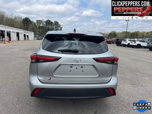 Used 2024 Toyota Highlander LE image 5