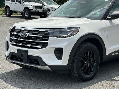 Used 2025 Ford Explorer Active AWD/4WD image 38