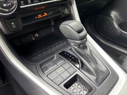 Used 2025 Toyota RAV4 XLE image 18