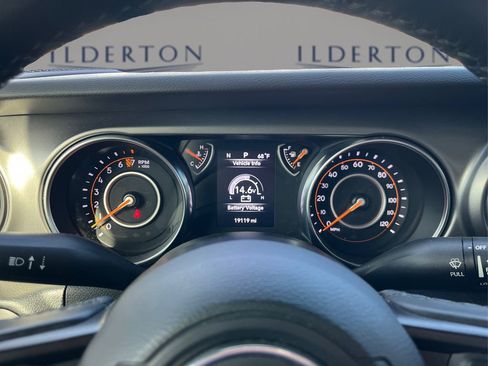 Used 2022 Jeep Gladiator Sport image 16