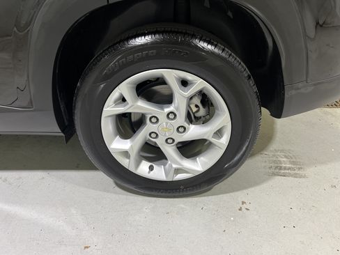 Used 2025 Chevrolet Trax LS w/ LS Convenience Package FWD image 13