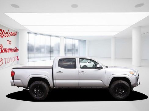 Used 2023 Toyota Tacoma SR AWD/4WD image 5