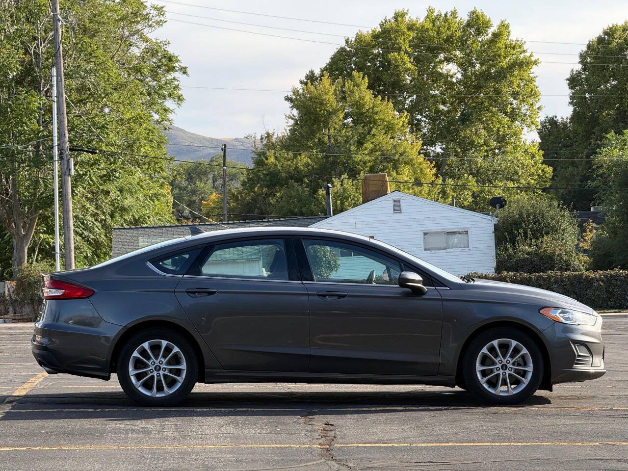 Used 2020 Ford Fusion SE FWD image 6