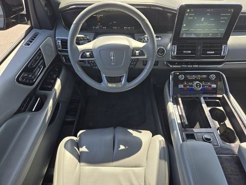 Certified 2019 Lincoln Navigator Reserve AWD/4WD image 15