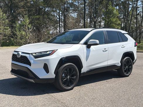 Used 2024 Toyota RAV4 SE w/ Weather Package image 5