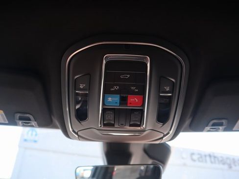 New 2025 Jeep Grand Cherokee L Laredo image 18