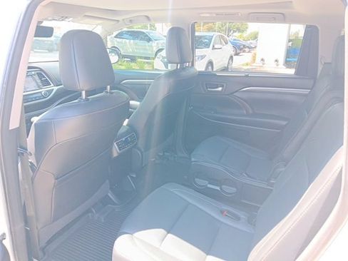 Used 2018 Toyota Highlander Limited Platinum AWD/4WD image 11