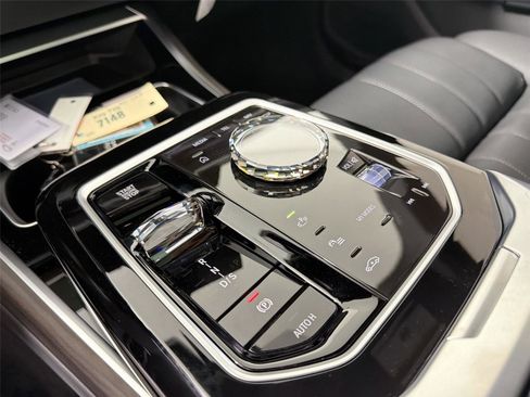 New 2026 BMW 750e xDrive AWD/4WD image 17