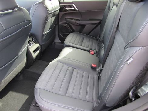 New 2026 Mitsubishi Outlander SE FWD image 9