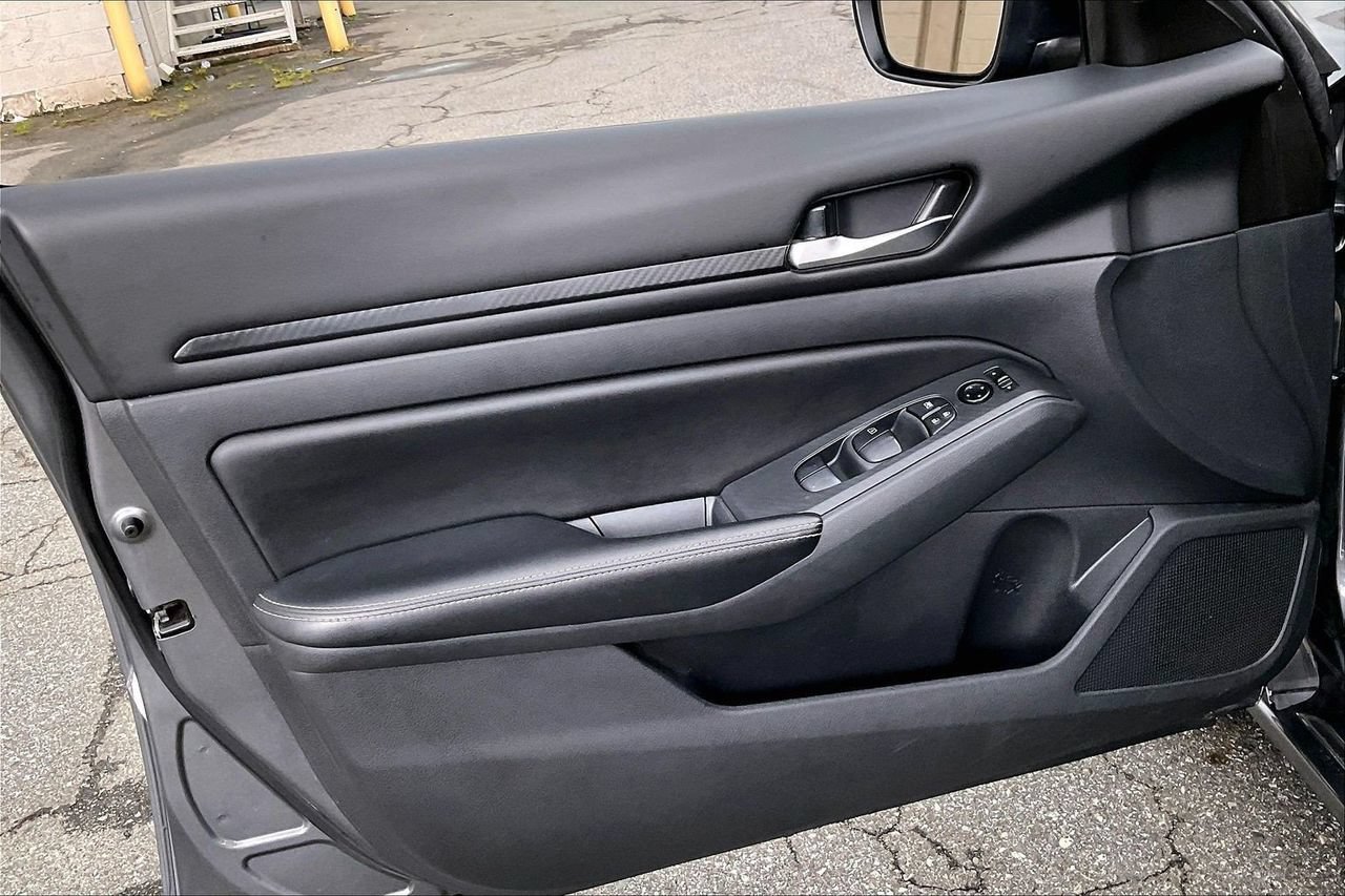 Used 2024 Nissan Altima 2.5 SV FWD image 25