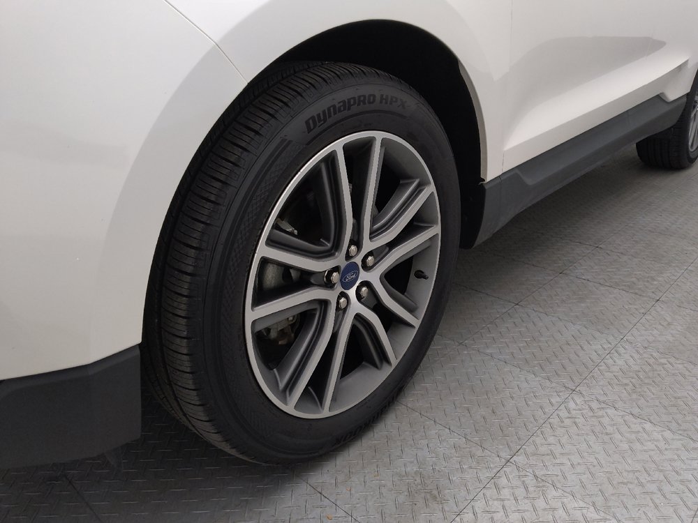 Used 2019 Ford Edge Titanium w/ Cold Weather Package AWD/4WD image 31