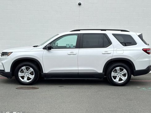 Used 2023 Honda Pilot LX image 2