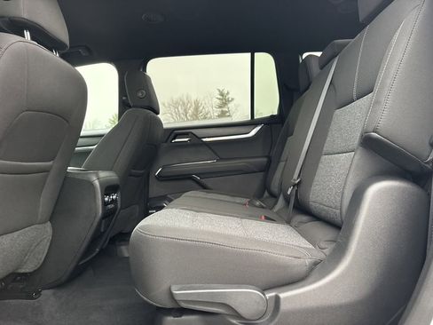 Used 2025 GMC Acadia Elevation image 30