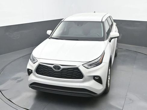 Used 2024 Toyota Highlander LE image 14