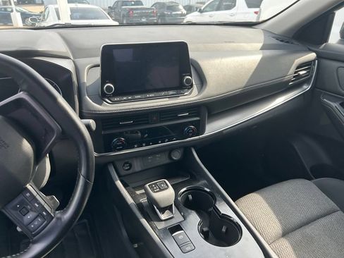 Used 2025 Nissan Rogue SV FWD image 13