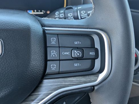 Used 2023 Jeep Wagoneer Series II w/ Flexible Seating Group AWD/4WD image 25